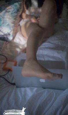 掰开双腿疯狂进出爽爽爽漫画