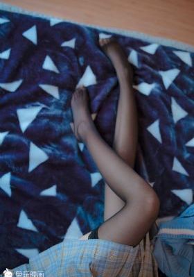 扒开她的逼使劲日着好舒服